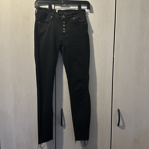 Free People Denim - FREEPEOPLE black raw hem skinny jeans